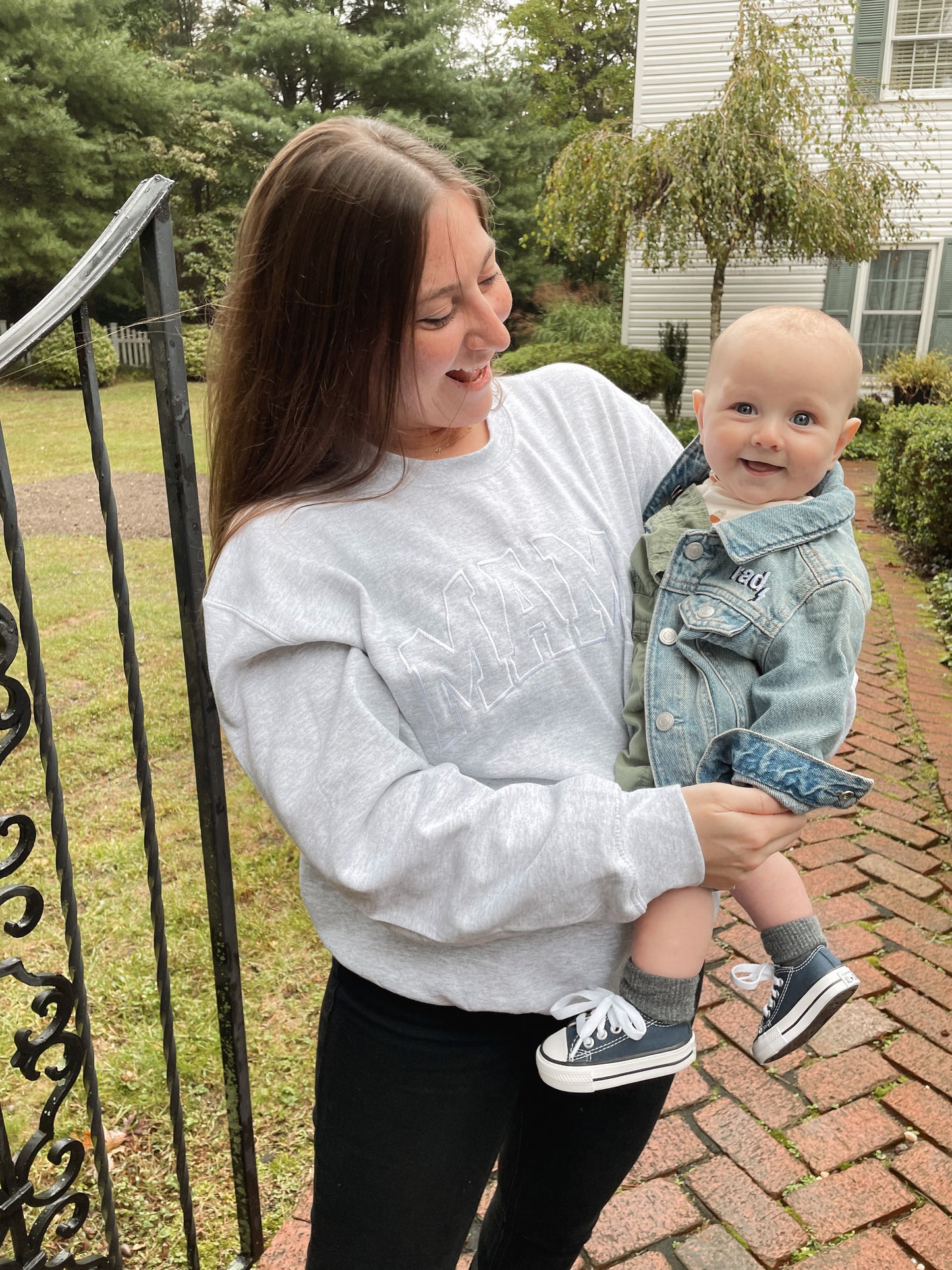 MAMA crewneck
